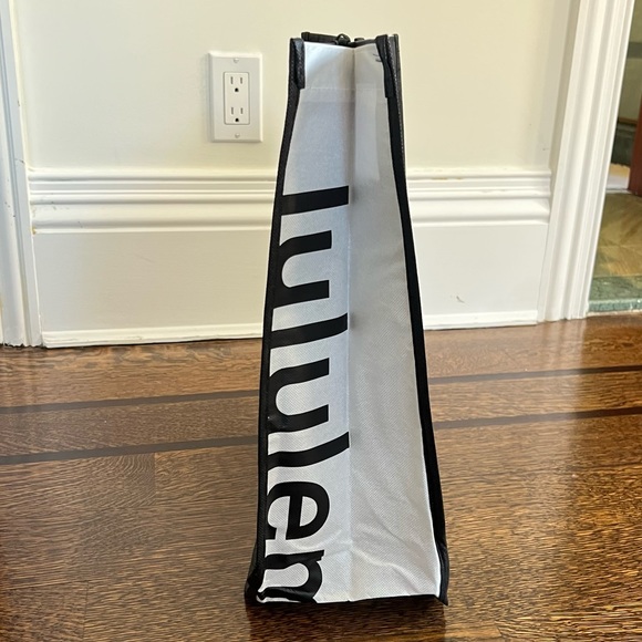 Lululemon Reusable Shopping bag - Picture 2 of 5